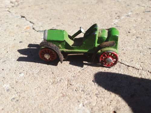 VINTAGE DIECAST OR LEAD TOY POSSIBLY ANTIQUE OLDTIMER CAR LOT JAPAN OLD 64TH SCALE