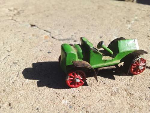 VINTAGE DIECAST OR LEAD TOY POSSIBLY ANTIQUE OLDTIMER CAR LOT JAPAN OLD 64TH SCALE