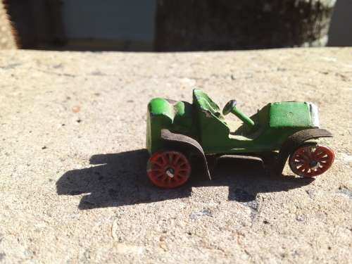 VINTAGE DIECAST OR LEAD TOY POSSIBLY ANTIQUE OLDTIMER CAR LOT JAPAN OLD 64TH SCALE