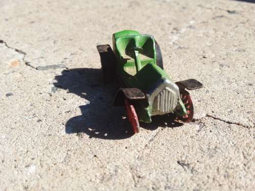 VINTAGE DIECAST OR LEAD TOY POSSIBLY ANTIQUE OLDTIMER CAR LOT JAPAN OLD 64TH SCALE