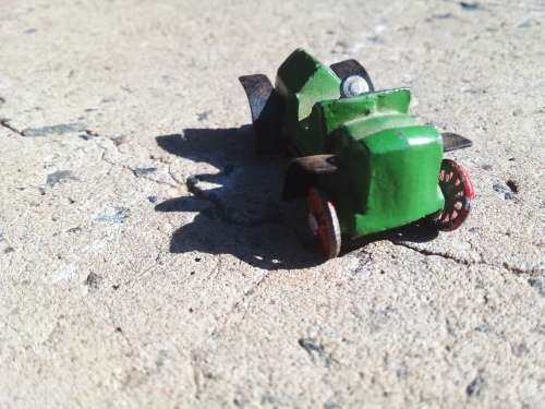 VINTAGE DIECAST OR LEAD TOY POSSIBLY ANTIQUE OLDTIMER CAR LOT JAPAN OLD 64TH SCALE