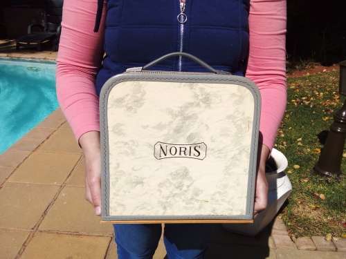 VINTAGE NORIS 8 - SUPER-100 PROJECTOR - WITH CASE - AMAZING