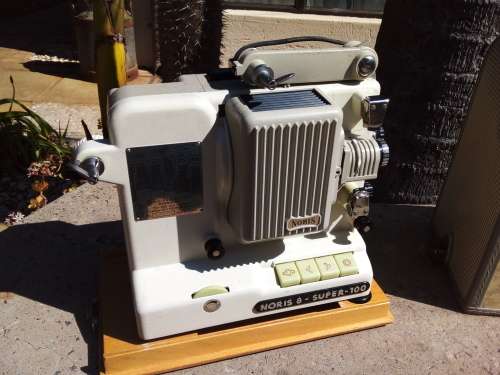 VINTAGE NORIS 8 - SUPER-100 PROJECTOR - WITH CASE - AMAZING