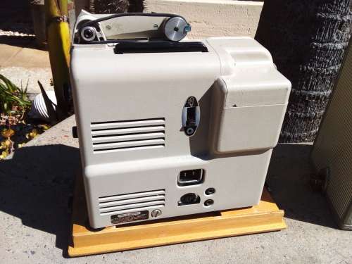 VINTAGE NORIS 8 - SUPER-100 PROJECTOR - WITH CASE - AMAZING