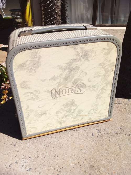 VINTAGE NORIS 8 - SUPER-100 PROJECTOR - WITH CASE - AMAZING
