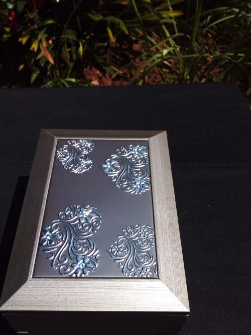 AMAZING BRAND NEW JEWELRY BOX - WITH FREE CHAIN AND BRACELET