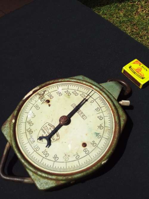 VINTAGE SALTER SCALE - MADE IN ENGLAND - 100% WORKING - HEAVY - 26 CM X 16.5 CM