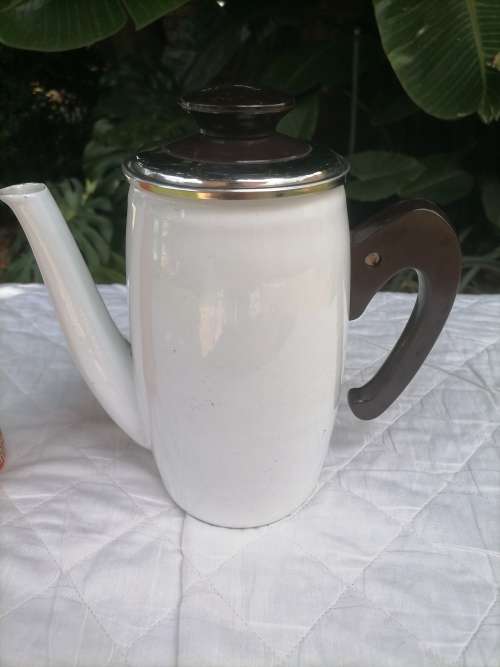 VINTAGE STUNNING ENAMEL - 1,5 L TEA/COFFEE POT - WHITE AND BLACK