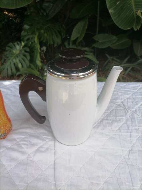 VINTAGE STUNNING ENAMEL - 1,5 L TEA/COFFEE POT - WHITE AND BLACK