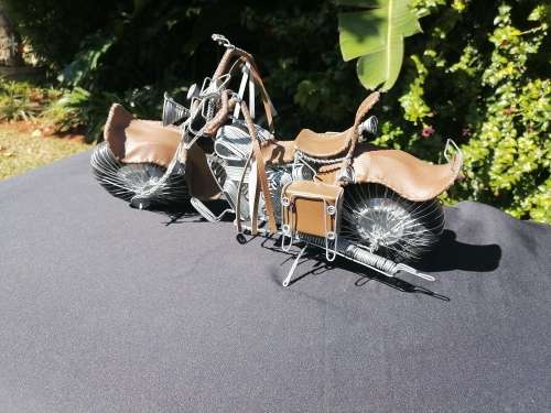 AMAZING HARLEY-WIRED BIKE WITH LEATHER VERY NEAT - 42 CM X 14 CM