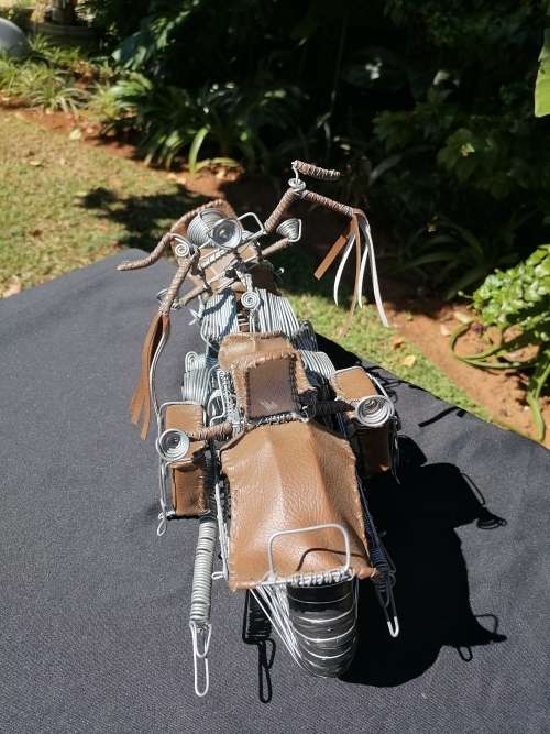 AMAZING HARLEY-WIRED BIKE WITH LEATHER VERY NEAT - 42 CM X 14 CM