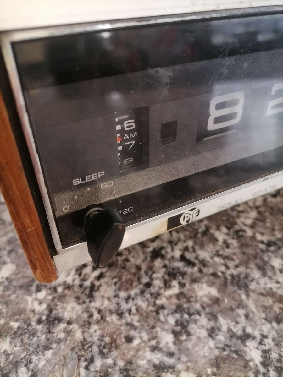 1950`S VINTAGE PYE SOLID STATE RADIO ALARM CLOCK - PORTABLE - REAL DILES - 100% WORKING