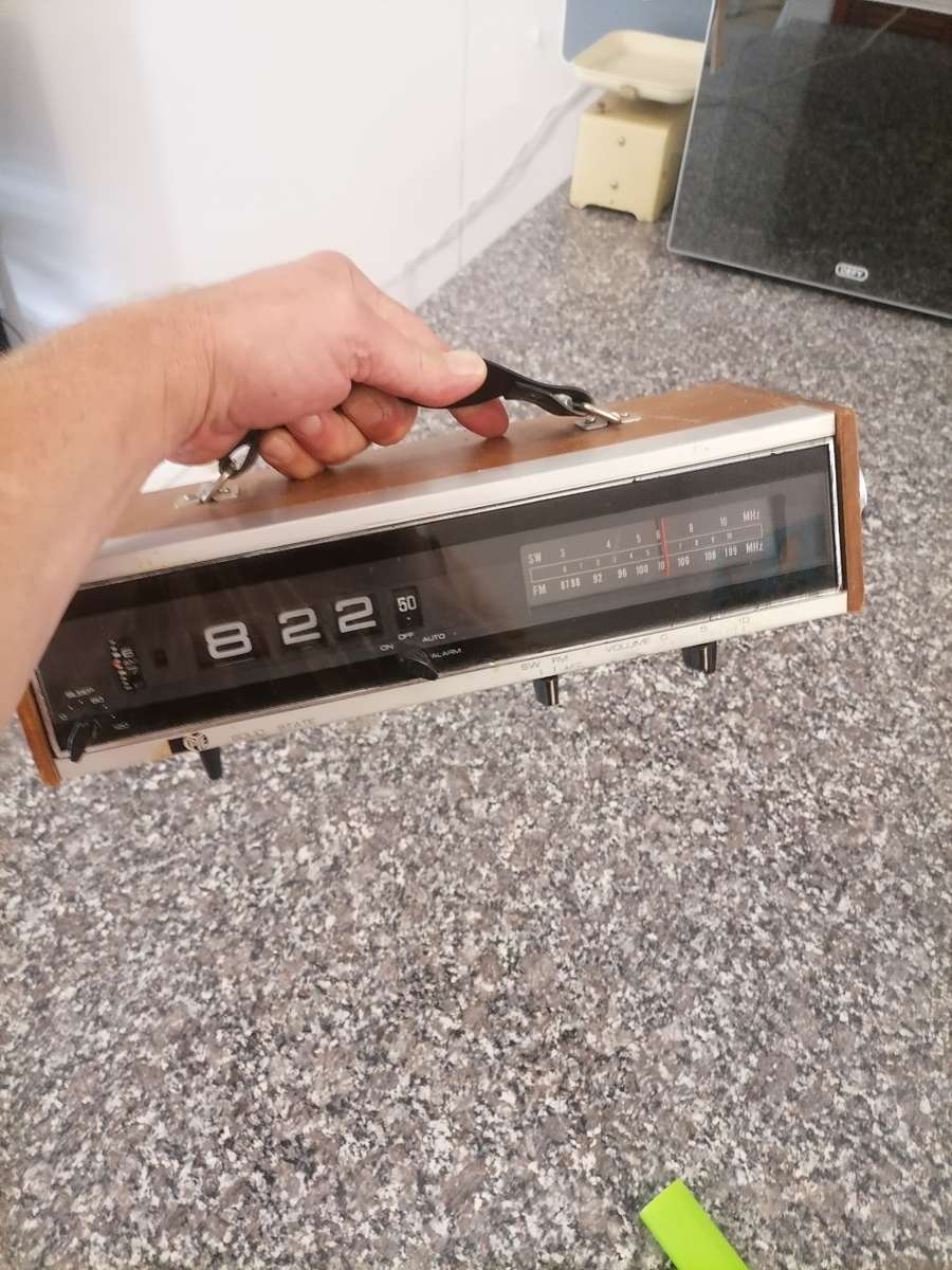 1950`S VINTAGE PYE SOLID STATE RADIO ALARM CLOCK - PORTABLE - REAL DILES - 100% WORKING