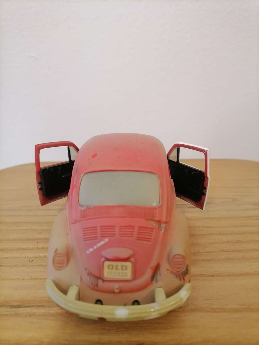 Maisto 1/24 VW Beetle `Old Friends` - Die Cast - 17 CM LENGTH - AMAZING CONDITION