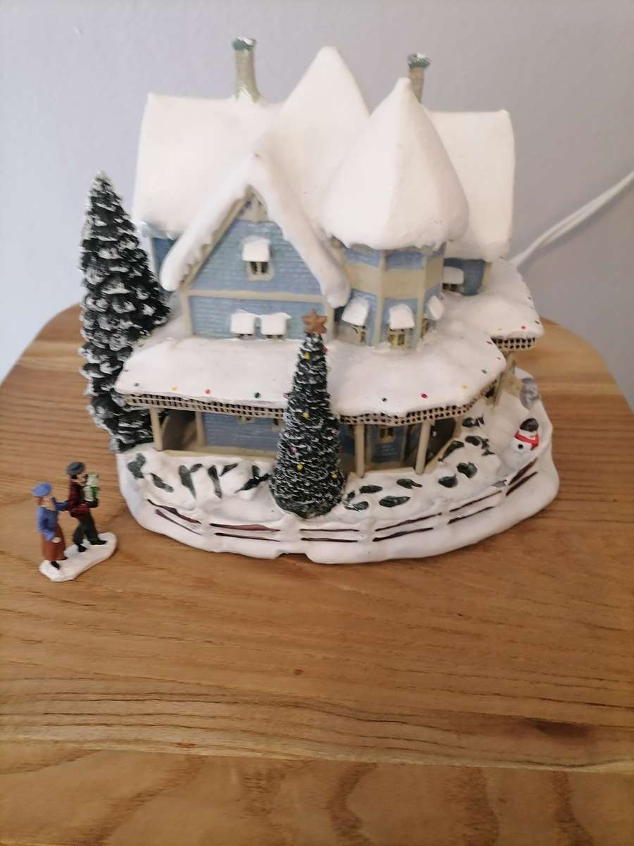 Thomas Kinkades Village Christmas by HAWTHORNE Village - Holiday Bed And Breakfast - RESIN - A2670