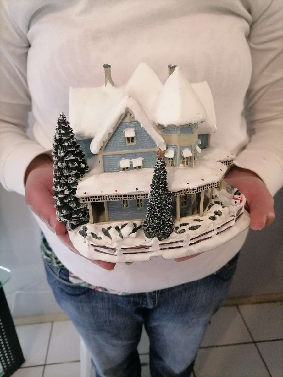 Thomas Kinkades Village Christmas by HAWTHORNE Village - Holiday Bed And Breakfast - RESIN - A2670