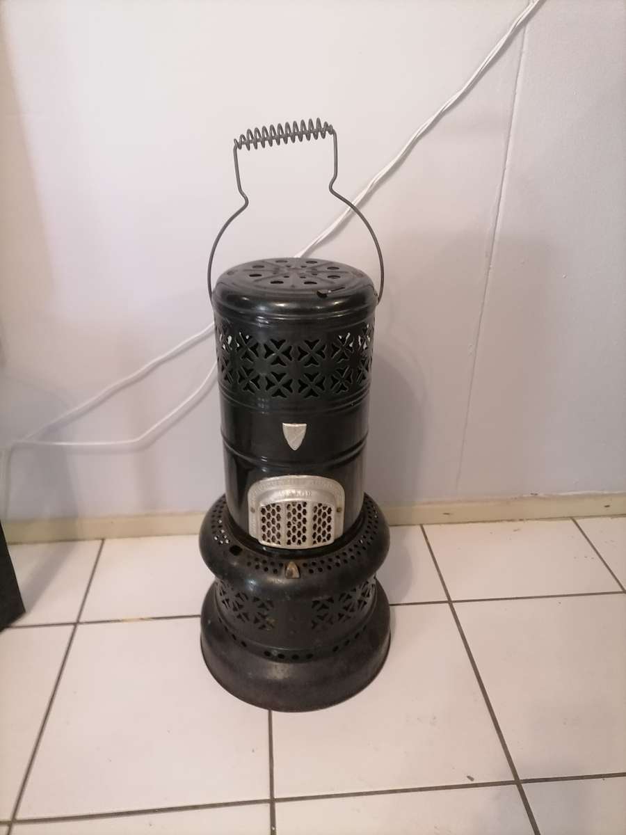 Antique Vintage Portable Black Valor Kerosene Oil Heater 525-T, England