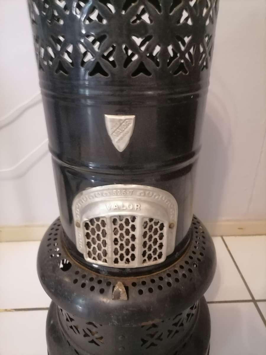 Antique Vintage Portable Black Valor Kerosene Oil Heater 525-T, England