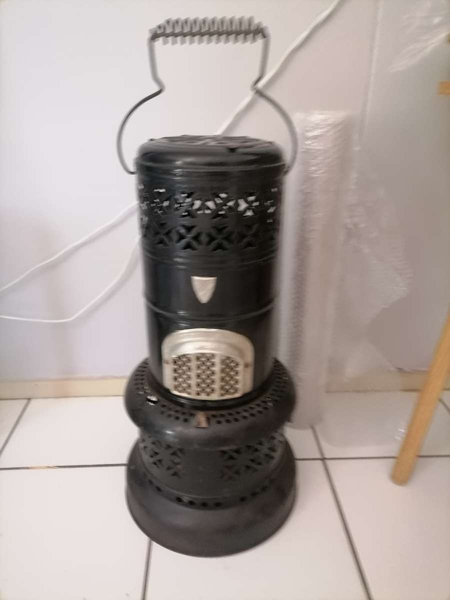 Antique Vintage Portable Black Valor Kerosene Oil Heater 525-T, England