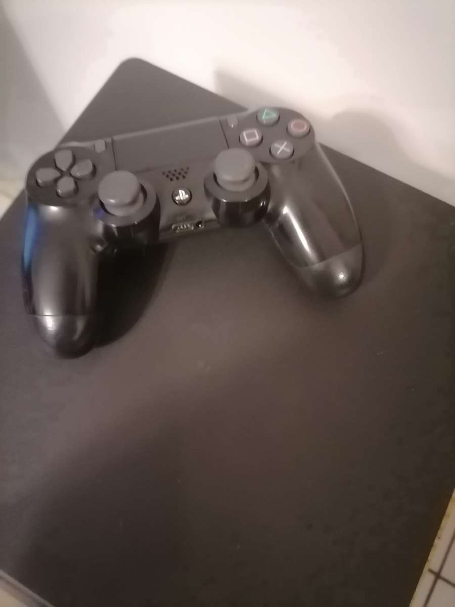 SONY PS4 SLIM 500GB HARD DRIVE WITH PS4 CONTROLLER 100% ORIGINAL & WORKING