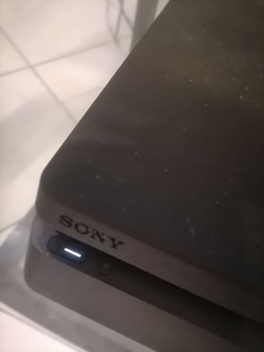 SONY PS4 SLIM 500GB HARD DRIVE WITH PS4 CONTROLLER 100% ORIGINAL & WORKING