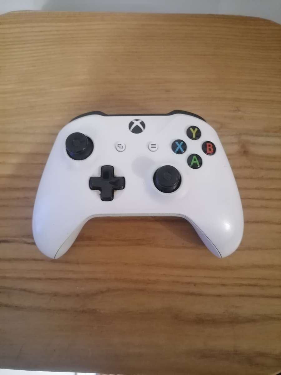XBOX ONE CONTROLLER - NOT TESTED