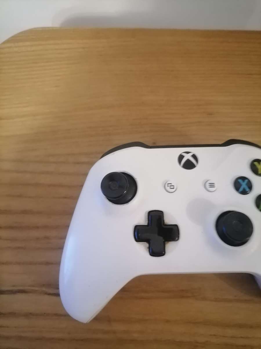 XBOX ONE CONTROLLER - NOT TESTED