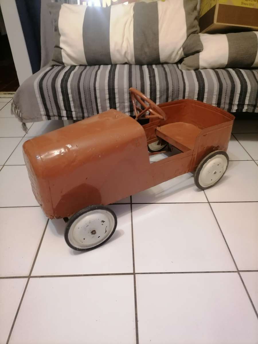 VINTAGE 1957 SA TRIANG LINES BROS CAPTAIN PEDAL CAR COMPLETE WORKING CONDITION.