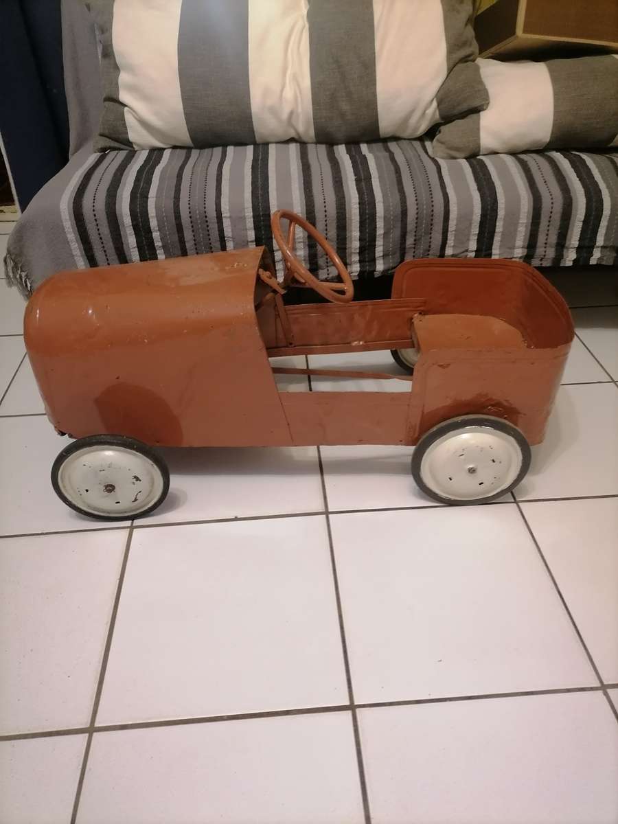 VINTAGE 1957 SA TRIANG LINES BROS CAPTAIN PEDAL CAR COMPLETE WORKING CONDITION.