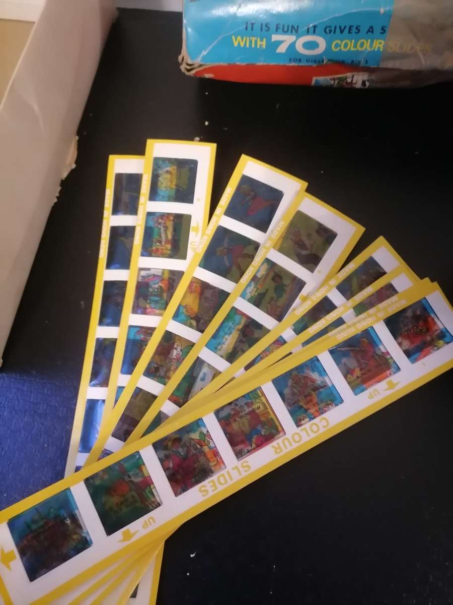 1950`s - Fortuna battery operated projector vintage with Original slides & Box - AMAZING CONDITION