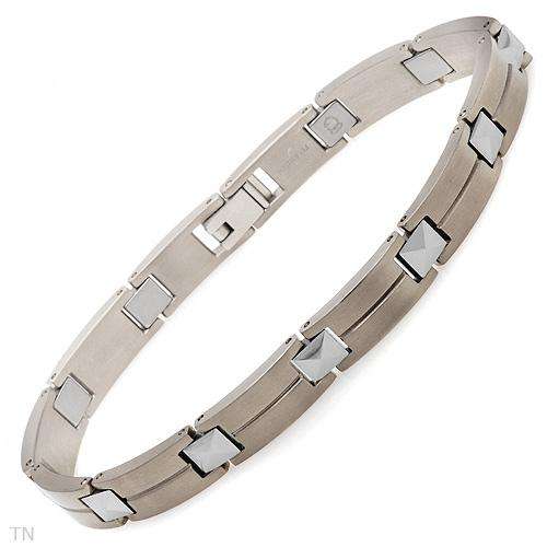 Attractive Gents Bracelet Well Made in Titanium. Total item weight 28.2g Length 9in