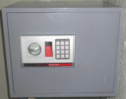 PROFESSIONAL DIGITAL SAFE STARTING AT R1-00 TO COLLECT NO LATER THEN 20TH