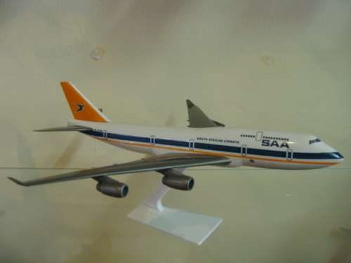 VINTAGE South African Airways Boeing 747-400, Scale 1/250, New in Box, Plastic Snap-Fit