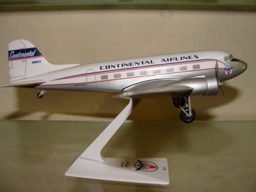 DC-3 DAKOTA, CONTINENTAL AIRLINES, MOULD INJECTED POLY PLASTIC, 1;100