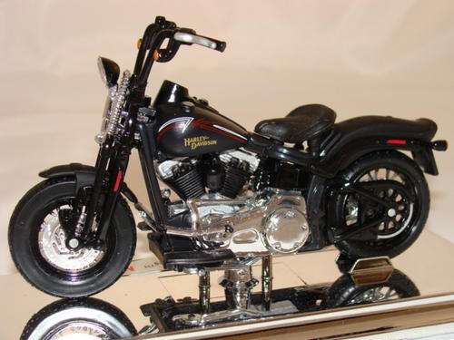 HARLEY DAVIDSON : 2008 CROSS BONES : 1/18 DIE-CAST by MAISTO