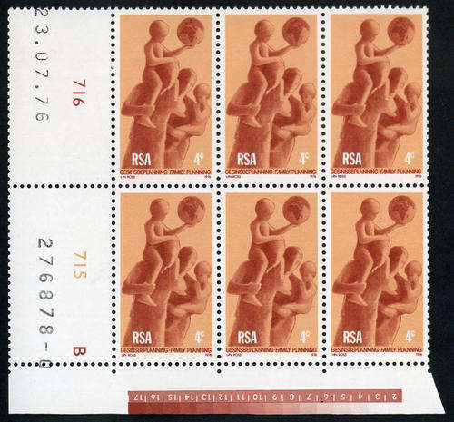 RSA 1976 Family with Globe Block of 6