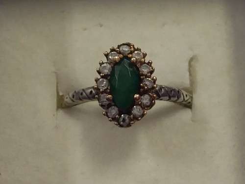 BEAUTIFUL GOLD AND SILVER LADIES DRESS RING.