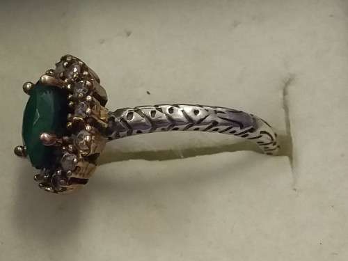 BEAUTIFUL GOLD AND SILVER LADIES DRESS RING.