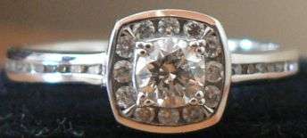 STUNNING LADIES 18 CARAT WHITE GOLD DIAMOND RING.