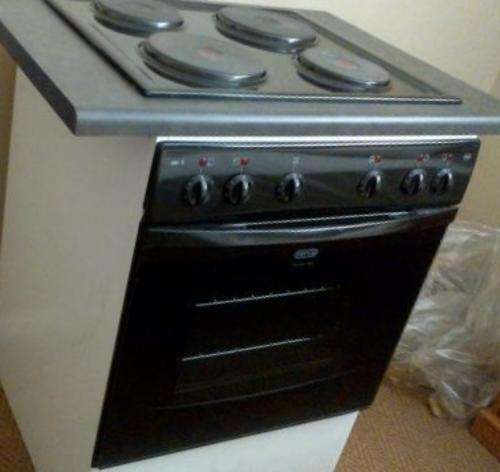 DEFY 600S oven and stove