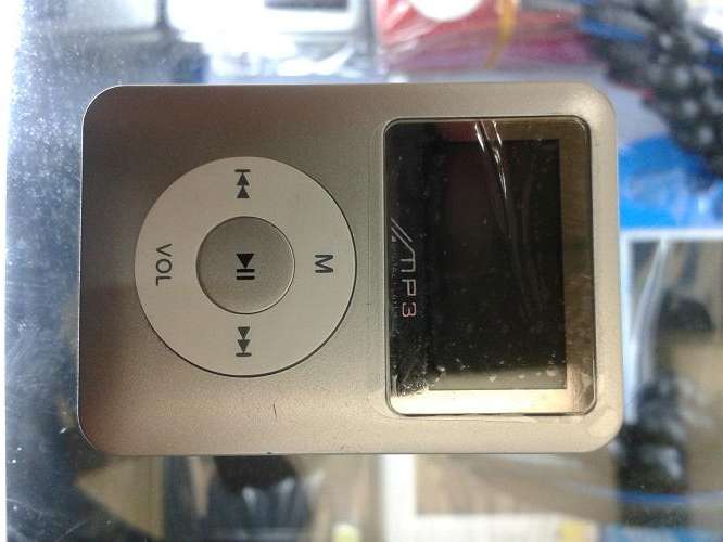 Midsized Mp3 Players with LCD Screens in Silver