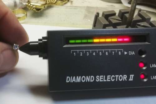 *** .40CT GENUINE DIAMOND EARRINGS SET IN 9CT GOLD ***