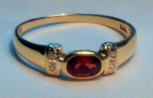 GARNET & DIAMOND RING SET IN SOLID 9ct GOLD (R4200)