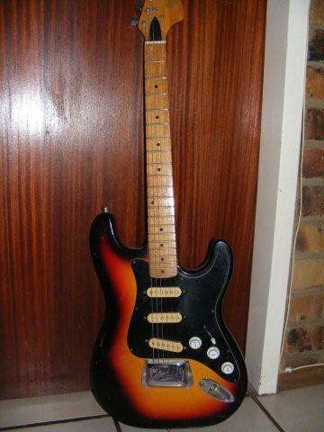 Hondo II Electric Guitar