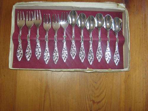 Dessert spoons and forks X6
