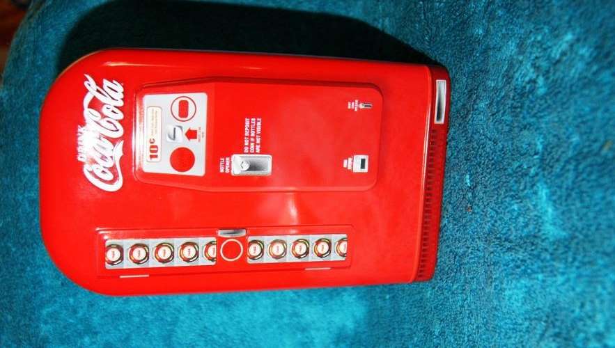 COCA-COLA TIN (SIMULATING ANTIQUE FRIDGE)