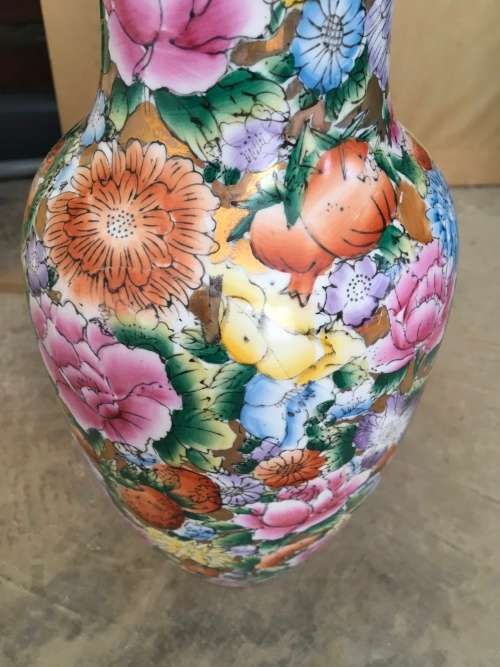 Striking tall oriental vase - repaired