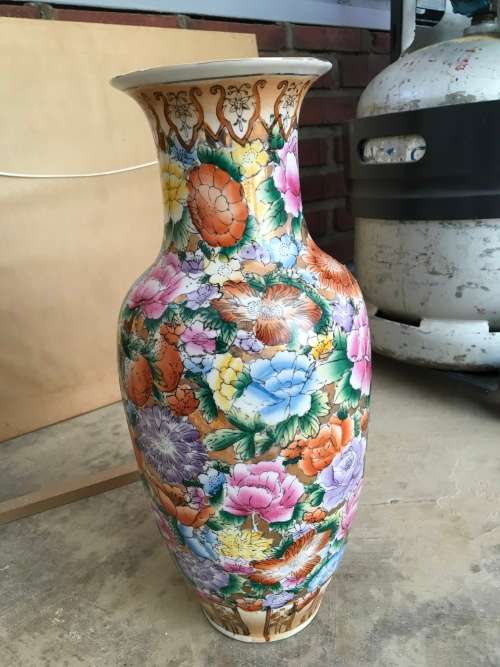Striking tall oriental vase - repaired