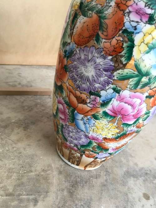 Striking tall oriental vase - repaired