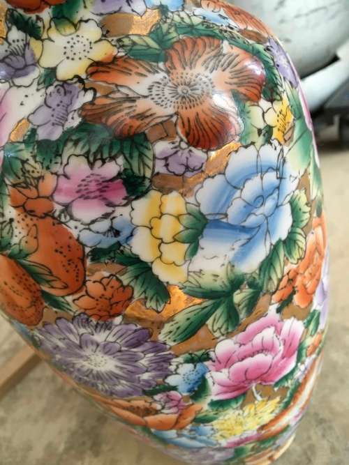 Striking tall oriental vase - repaired